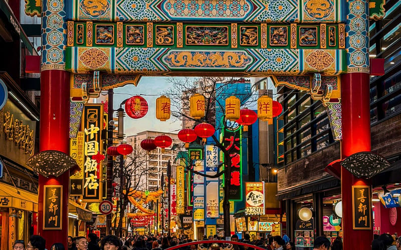W10. Backstreets and lanterns.